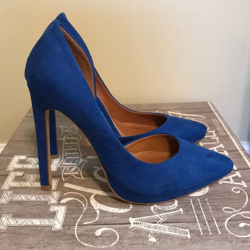 Perfect Pumps - Blue Suede Shoes - Size 7